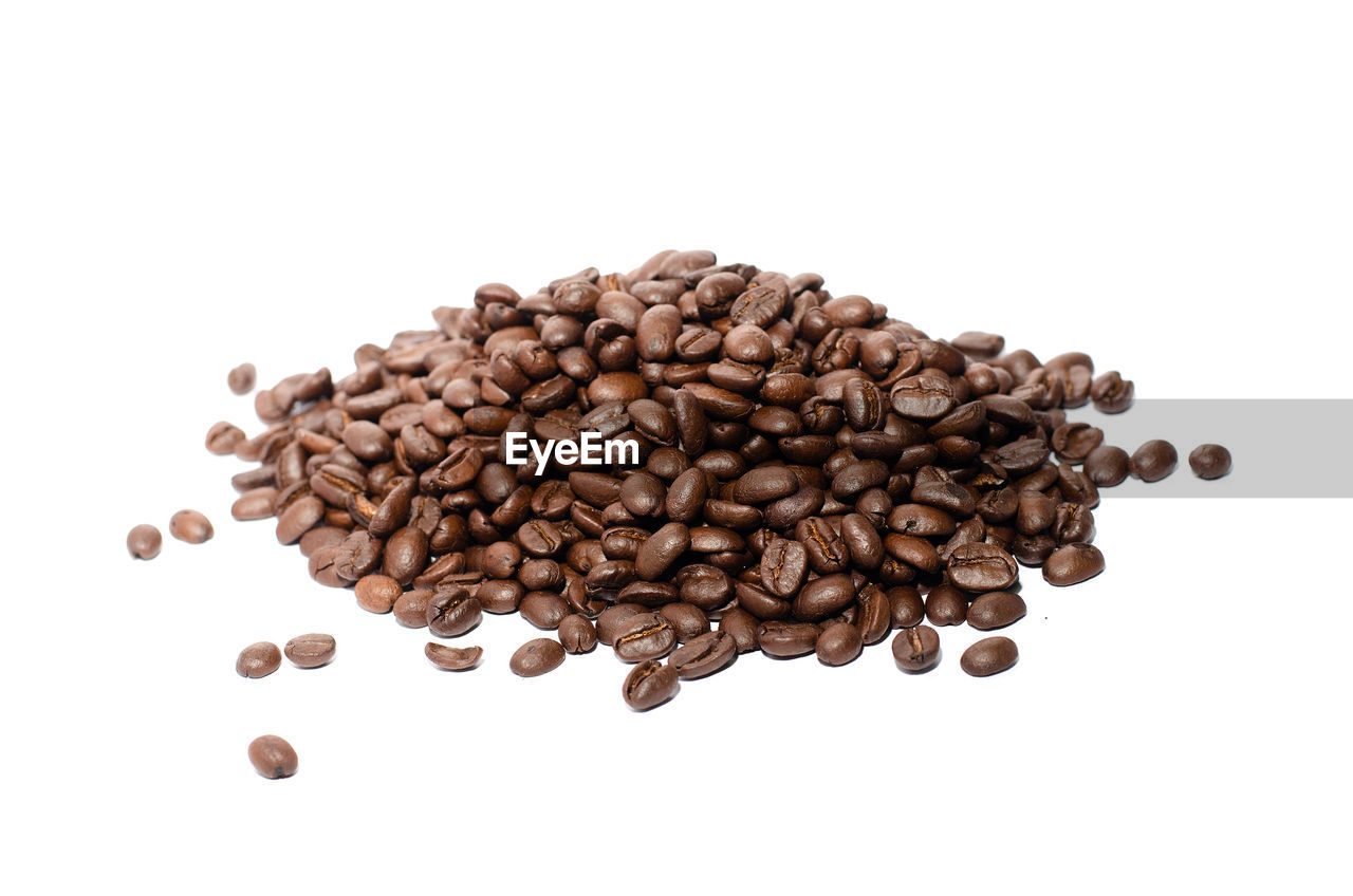CLOSE-UP OF COFFEE OVER WHITE BACKGROUND