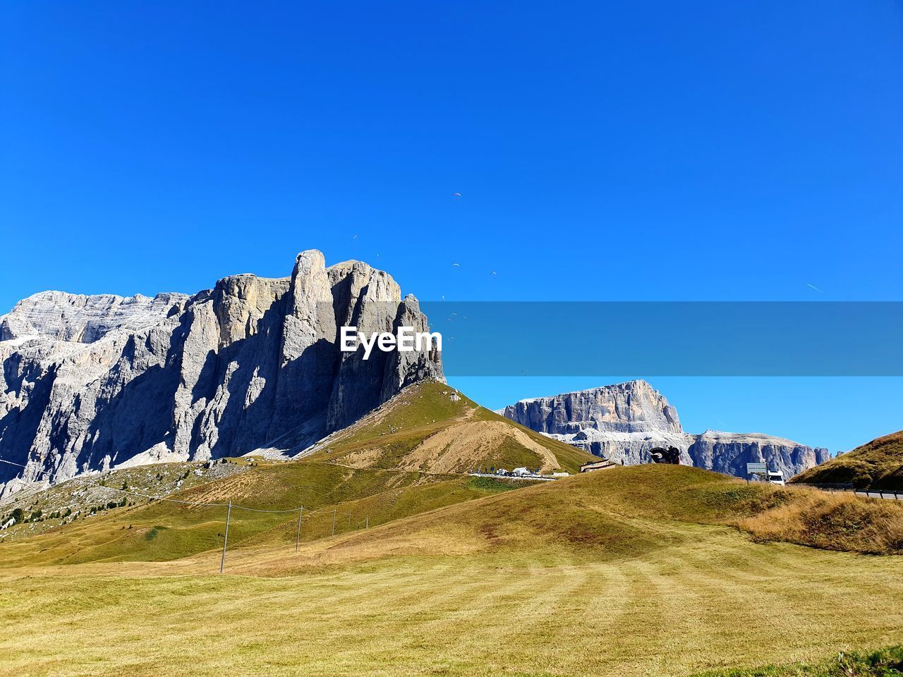 SCENIC VIEW OF MOUNTAIN AGAINST CLEAR BLUE SKY