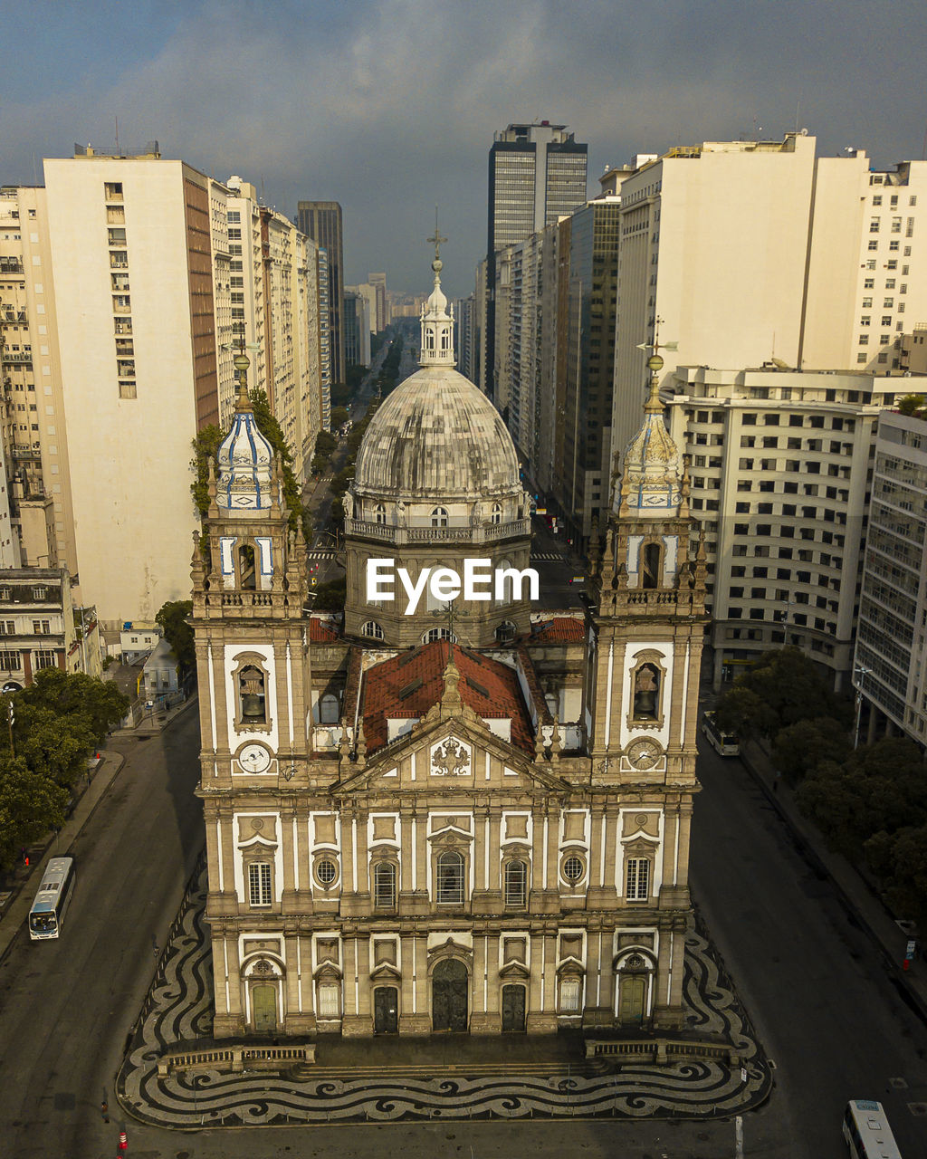 EXTERIOR OF BUILDINGS IN CITY