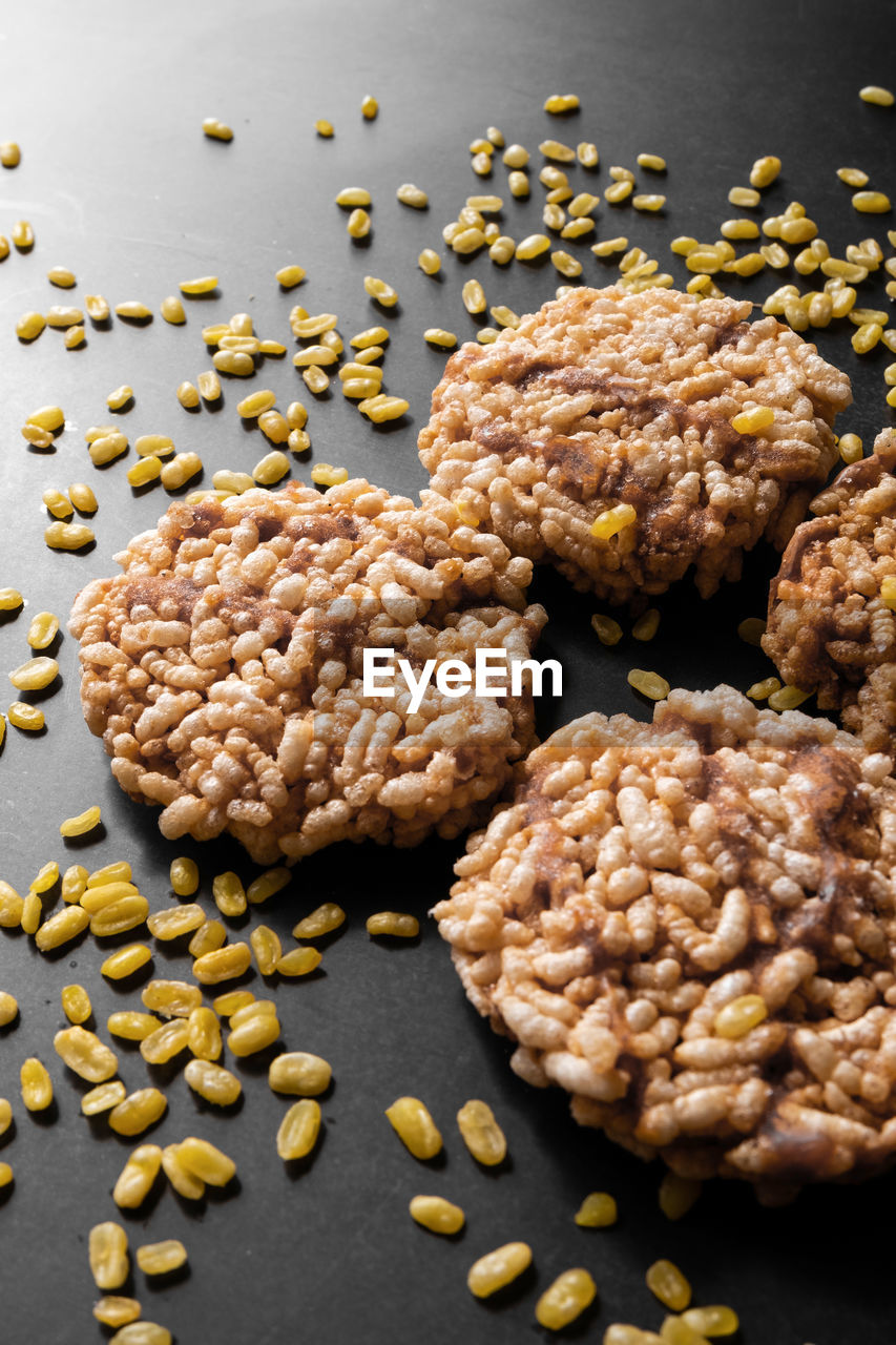 HIGH ANGLE VIEW OF BREAD IN CONTAINER