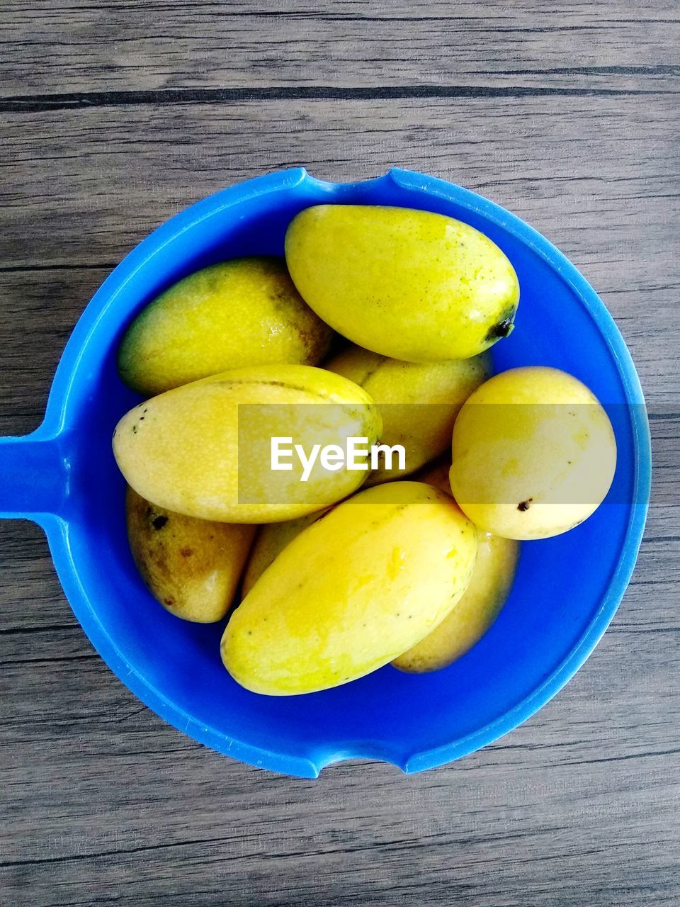 Teaseful fresh mangoes