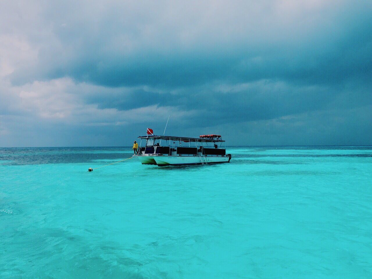 SCENIC VIEW OF SEASCAPE AGAINST CLOUDY SKY