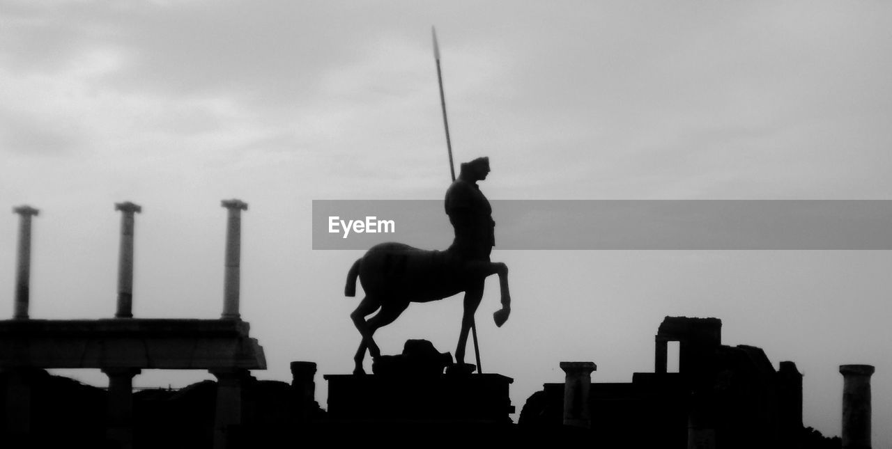 LOW ANGLE VIEW OF STATUE AGAINST THE SKY