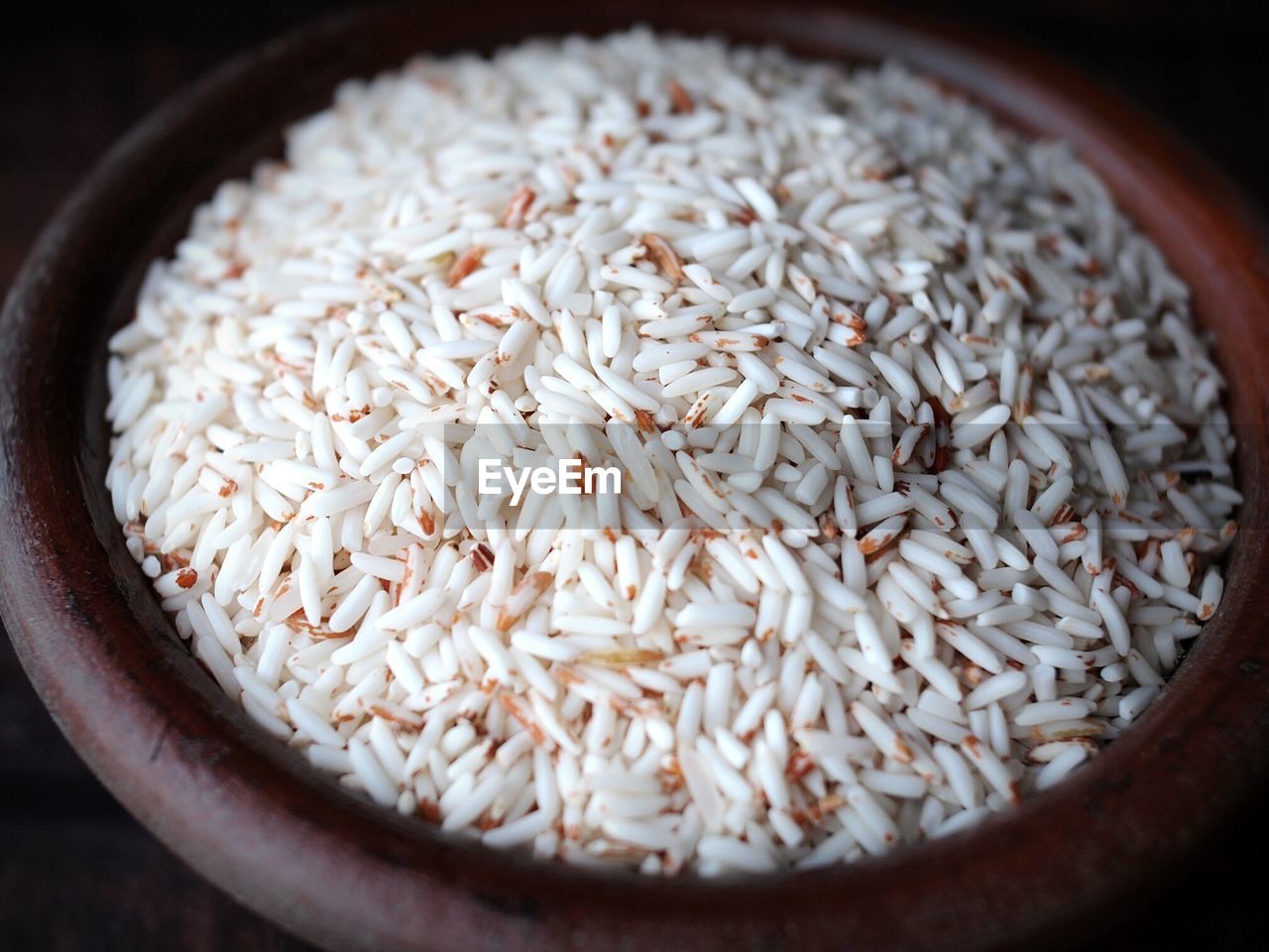 CLOSE-UP OF RICE IN CONTAINER