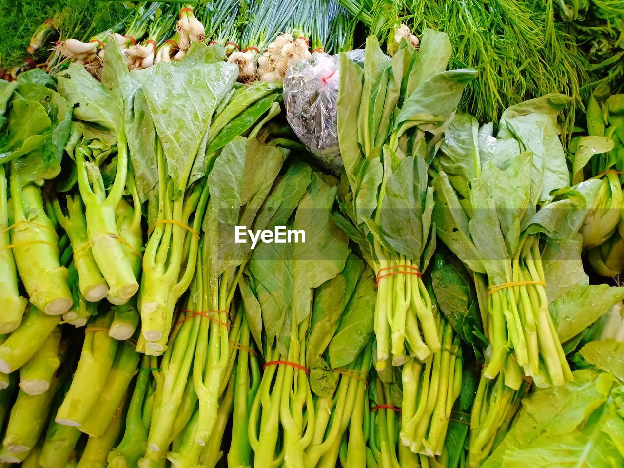HIGH ANGLE VIEW OF VEGETABLES IN MARKET