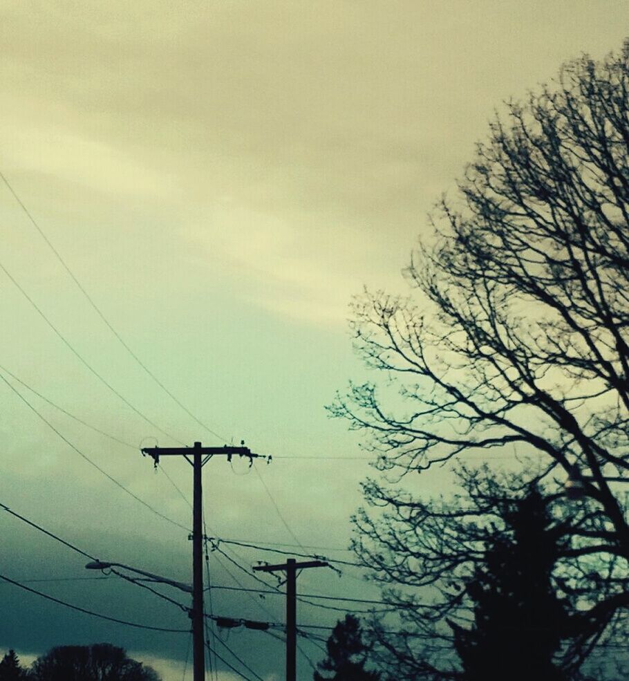 LOW ANGLE VIEW OF ELECTRICITY PYLON AGAINST SKY