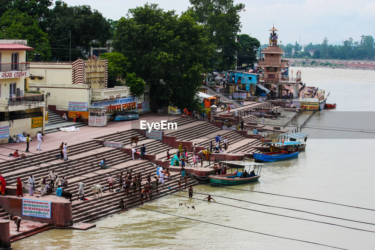 HIGH ANGLE VIEW OF BOATS IN RIVER