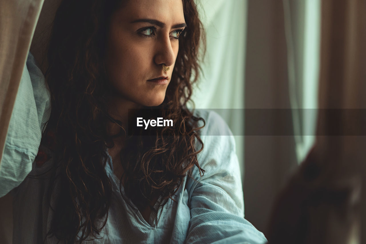 PORTRAIT OF BEAUTIFUL WOMAN AT HOME