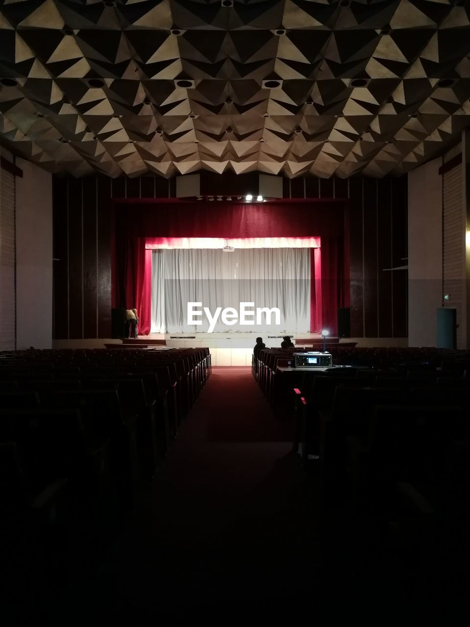 VIEW OF EMPTY ROOM