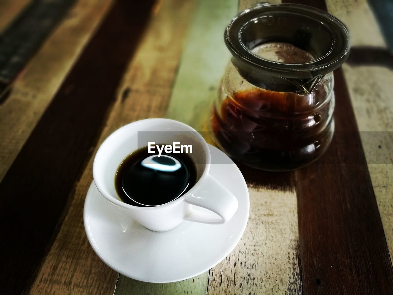 HIGH ANGLE VIEW OF COFFEE ON TABLE IN KITCHEN