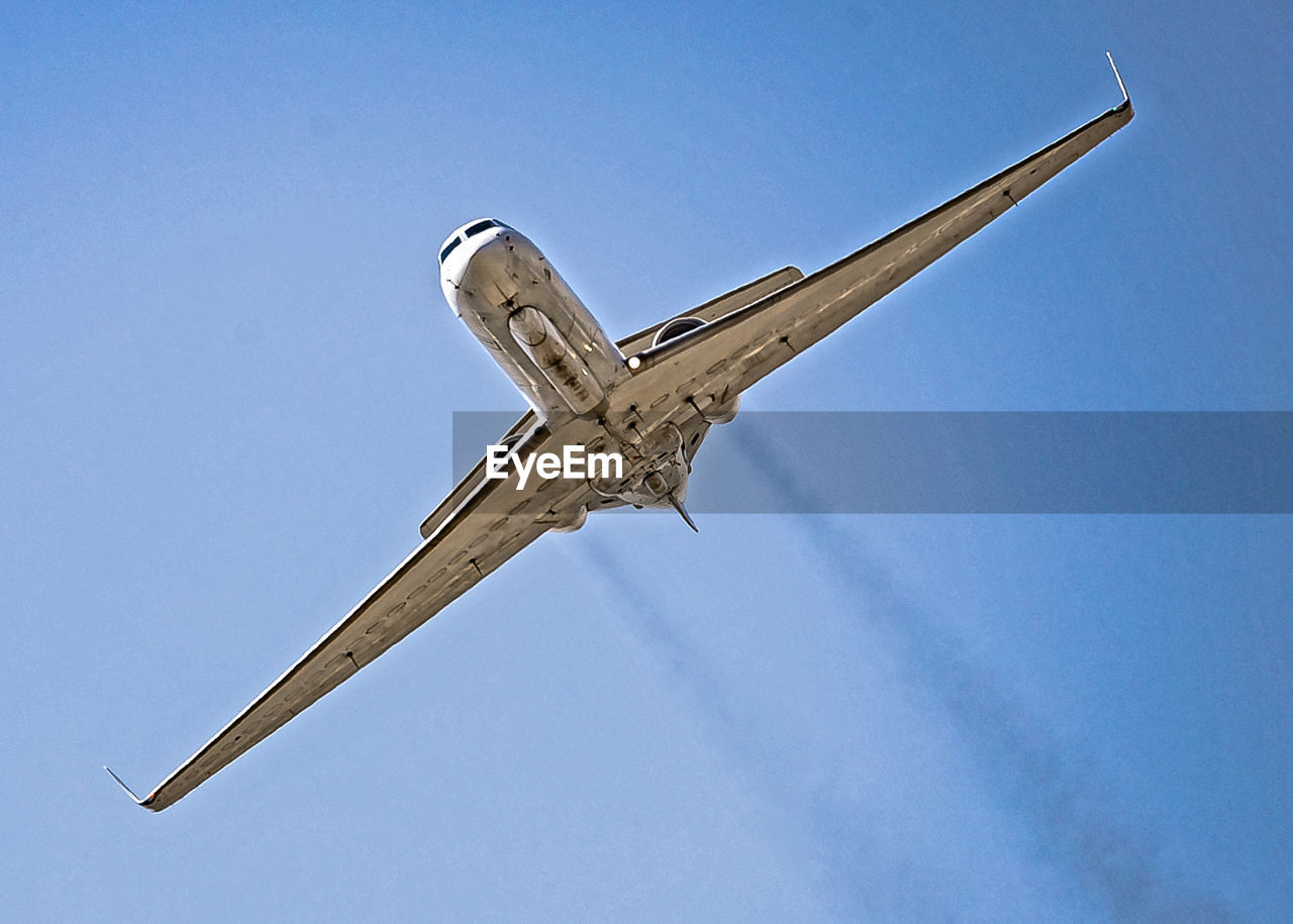 LOW ANGLE VIEW OF AIRPLANE AGAINST SKY