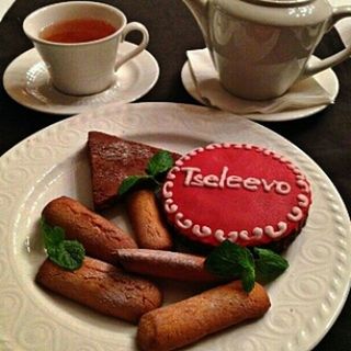 CLOSE-UP OF COFFEE CUP ON TABLE