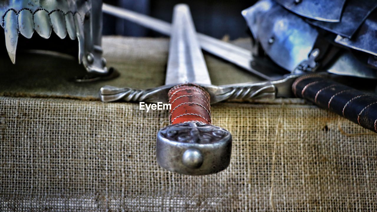 CLOSE-UP OF PADLOCK ON METAL