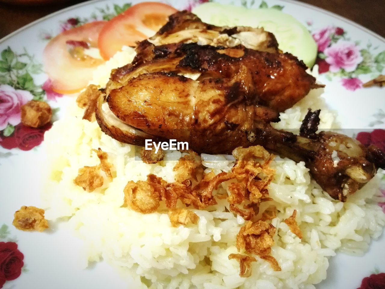 CLOSE-UP OF MEAT AND RICE ON PLATE