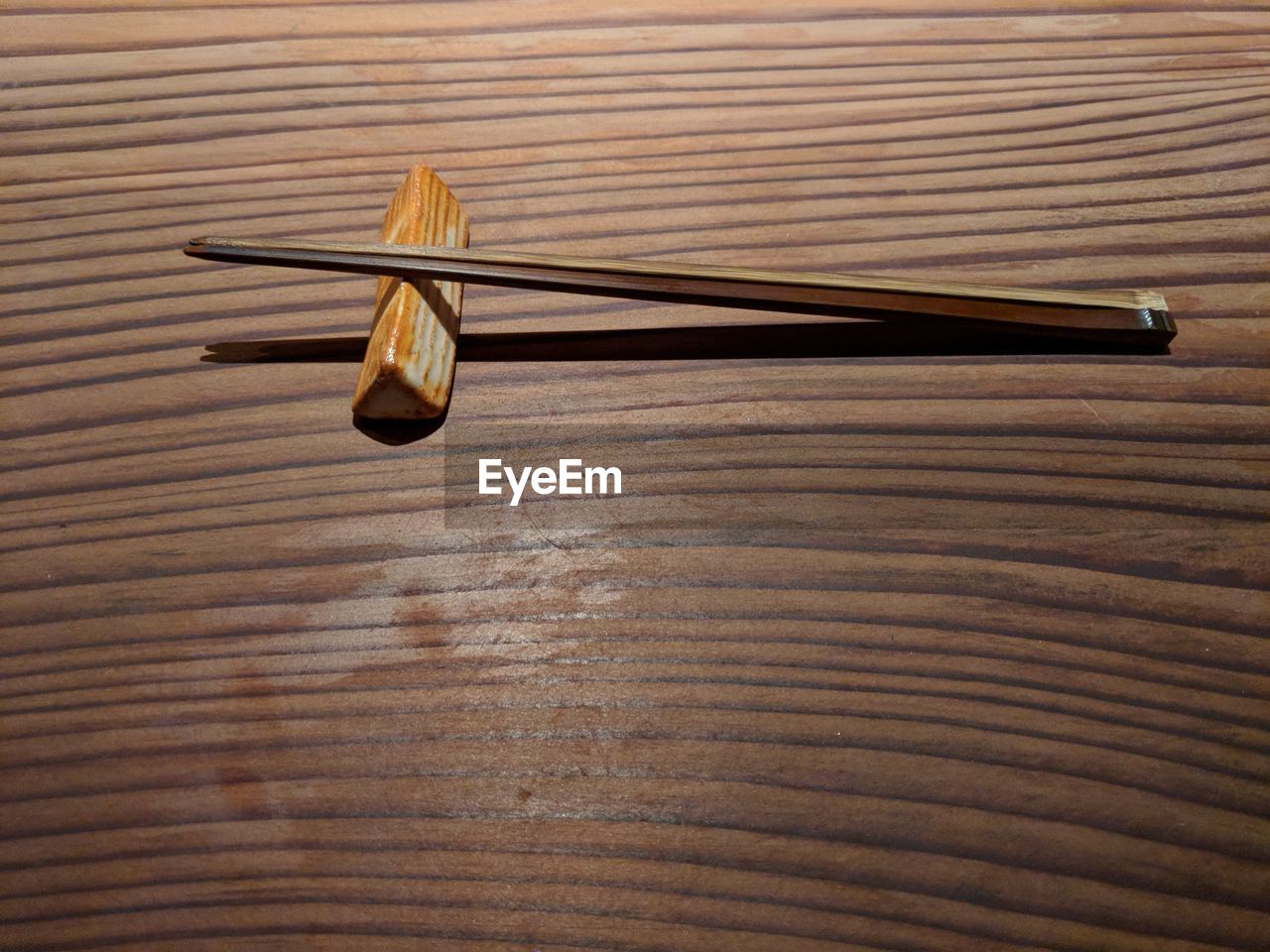 HIGH ANGLE VIEW OF WOOD ON TABLE