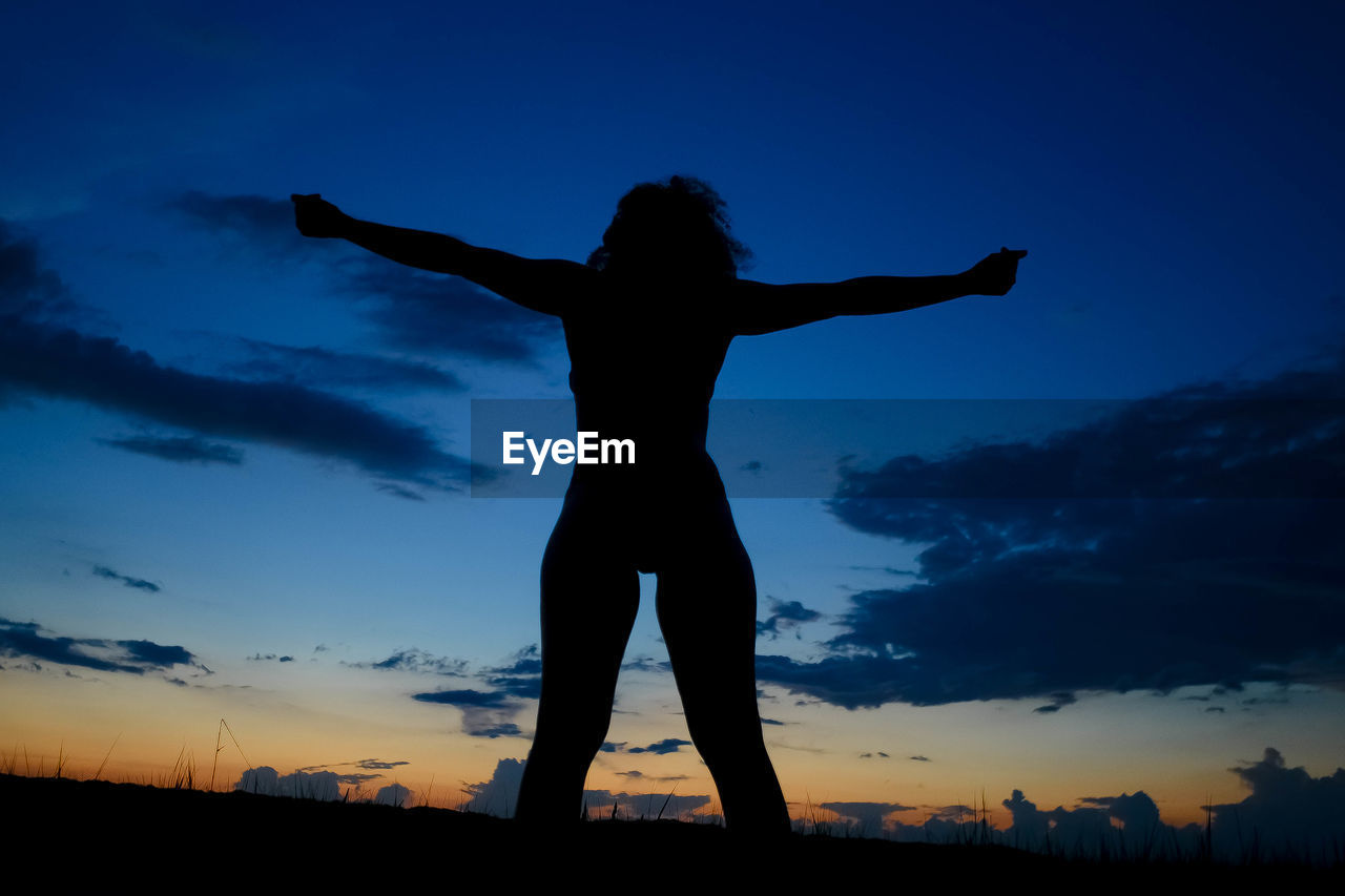 LOW ANGLE VIEW OF SILHOUETTE MAN STANDING AGAINST SKY