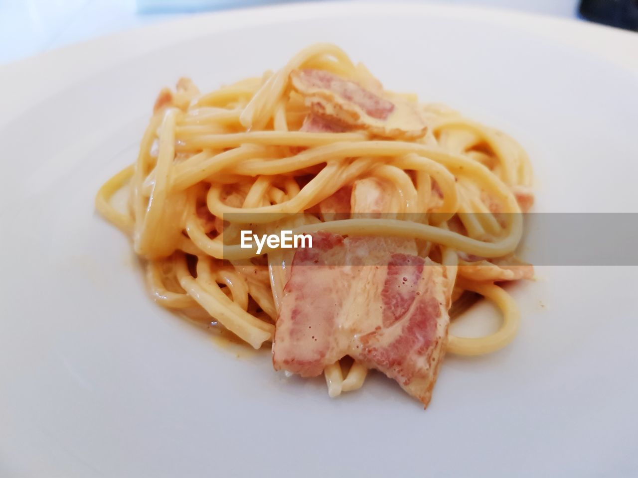 Close-up of spaghetti with meat in plate