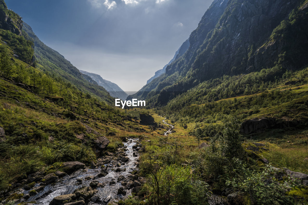 SCENIC VIEW OF MOUNTAIN RANGE AGAINST SKY