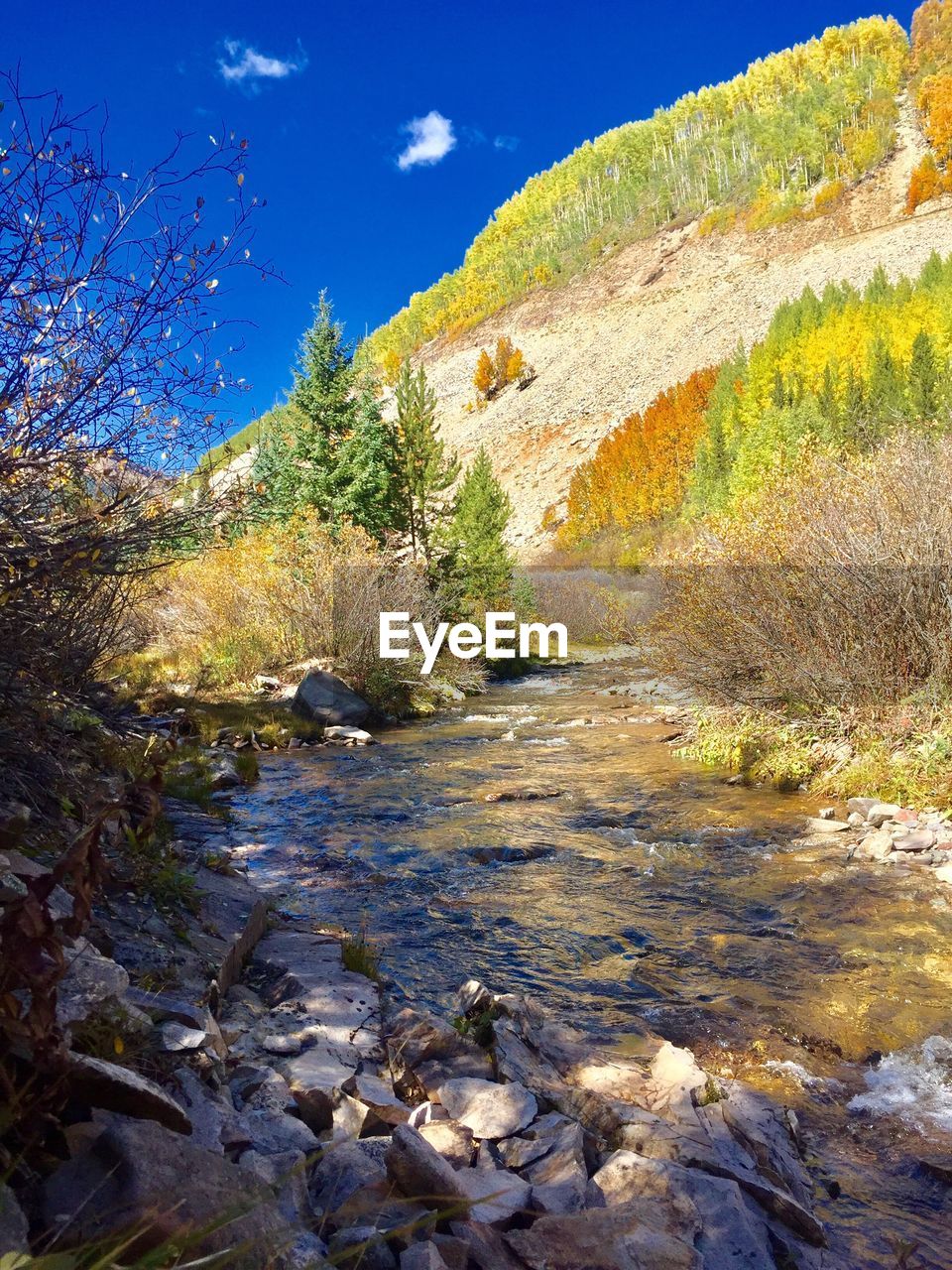 SCENIC VIEW OF MOUNTAIN AGAINST BLUE SKY