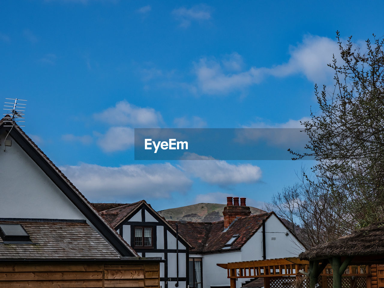 LOW ANGLE VIEW OF BUILDINGS AGAINST BLUE SKY