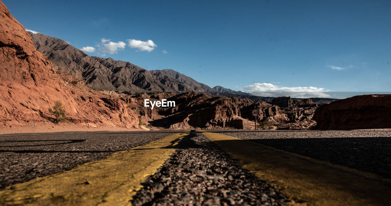 SURFACE LEVEL OF ROAD AGAINST MOUNTAIN