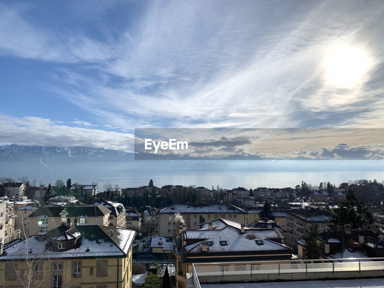 HIGH ANGLE VIEW OF TOWNSCAPE AGAINST SKY IN CITY