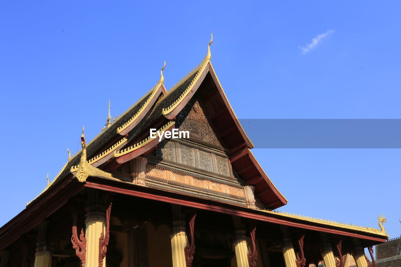 LOW ANGLE VIEW OF TEMPLE AGAINST BUILDING