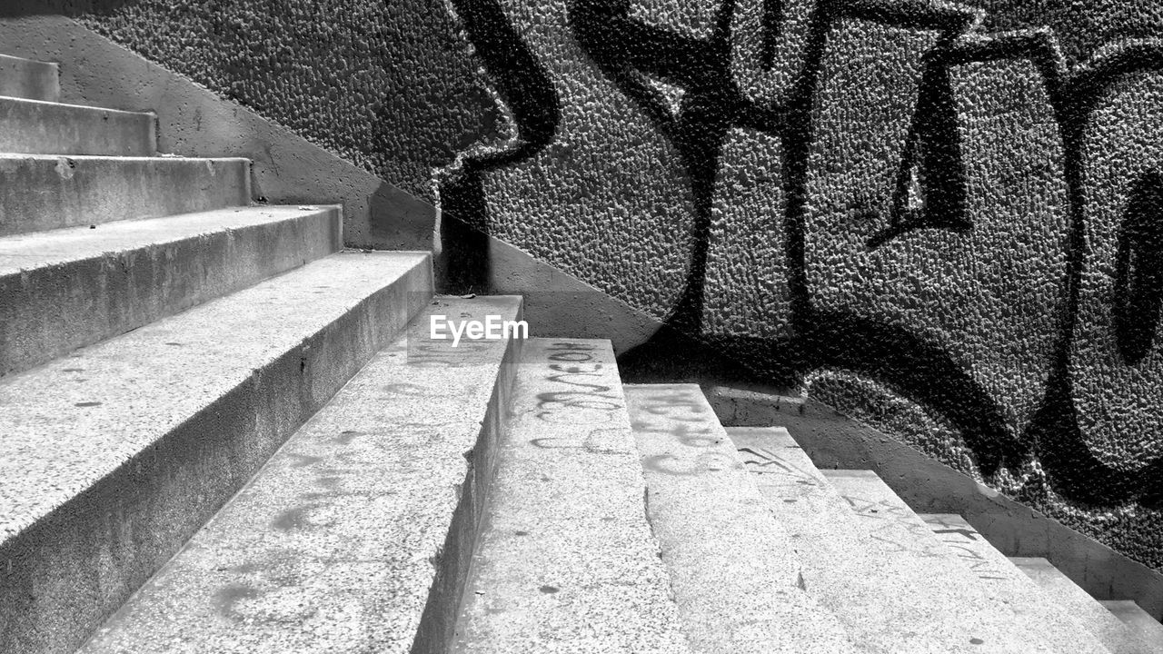 steps and staircases, steps, staircase, built structure, architecture, railing, day, stairs, outdoors, no people, building exterior, hand rail