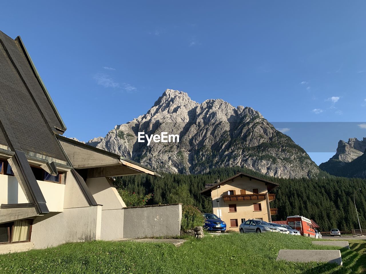 PANORAMIC SHOT OF TREES AND BUILDINGS AGAINST SKY