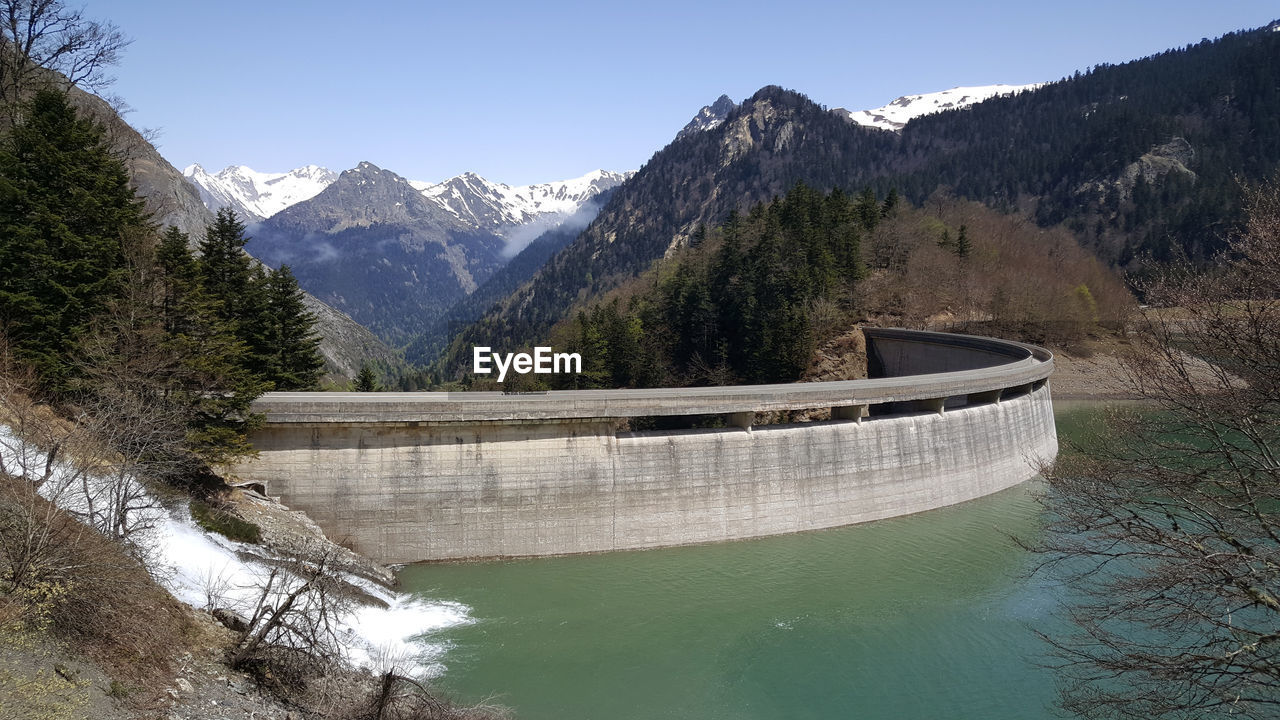 SCENIC VIEW OF DAM ON MOUNTAIN AGAINST SKY