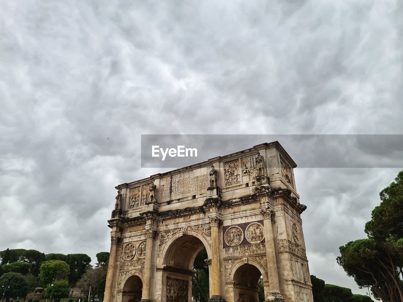 LOW ANGLE VIEW OF MONUMENT AGAINST SKY