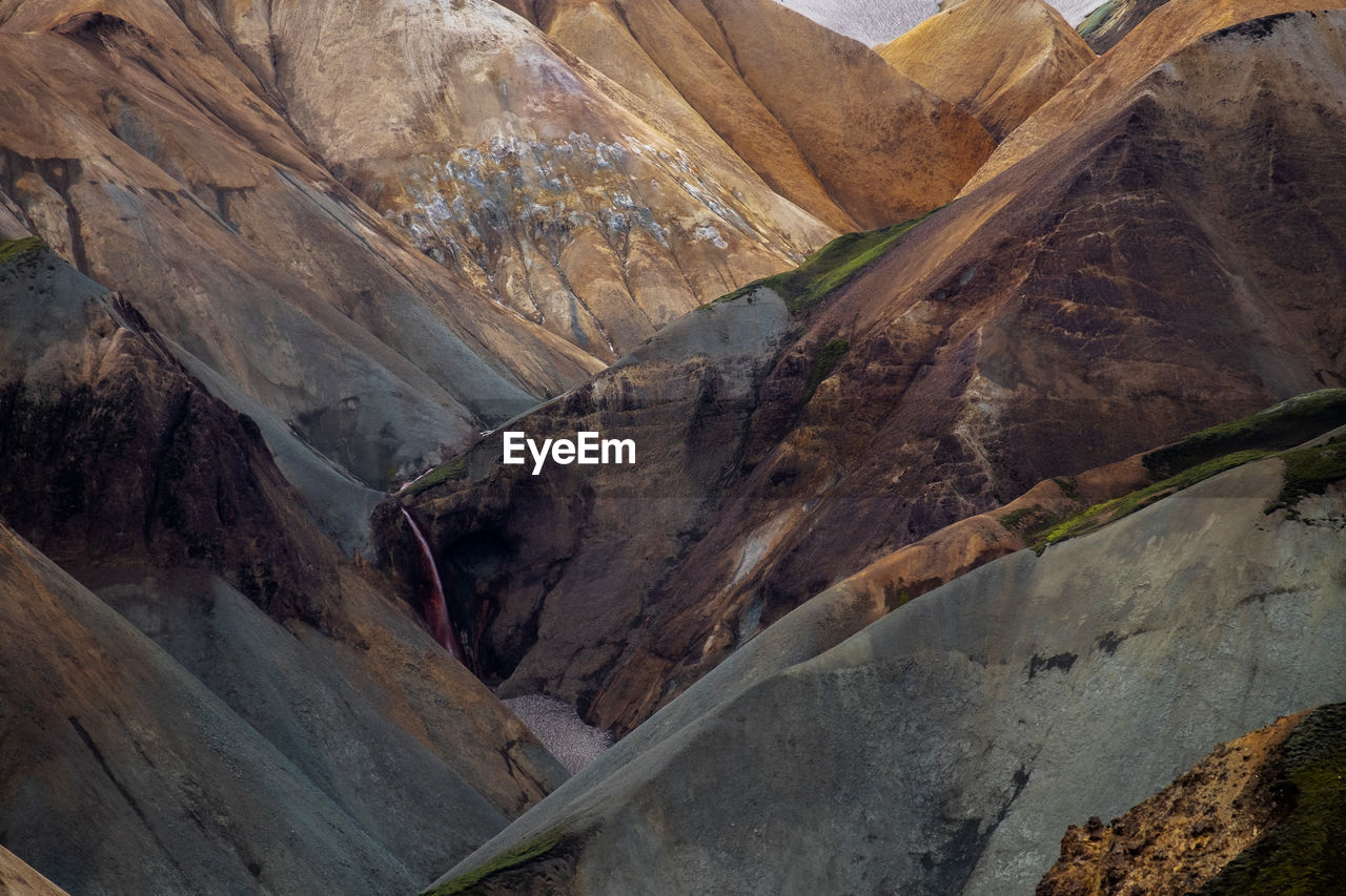 HIGH ANGLE VIEW OF MOUNTAIN