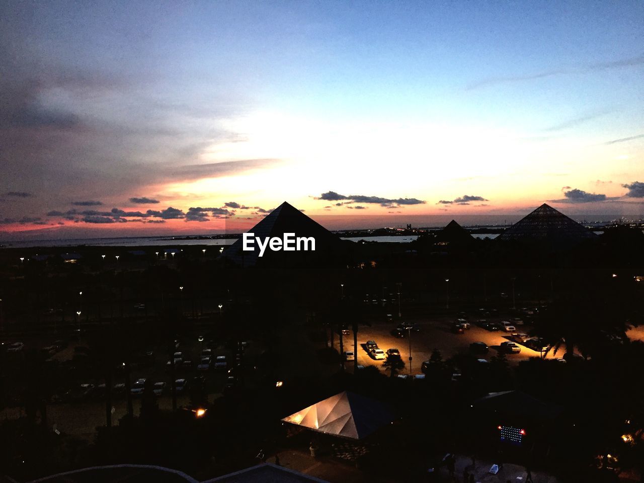 VIEW OF CITYSCAPE AT SUNSET