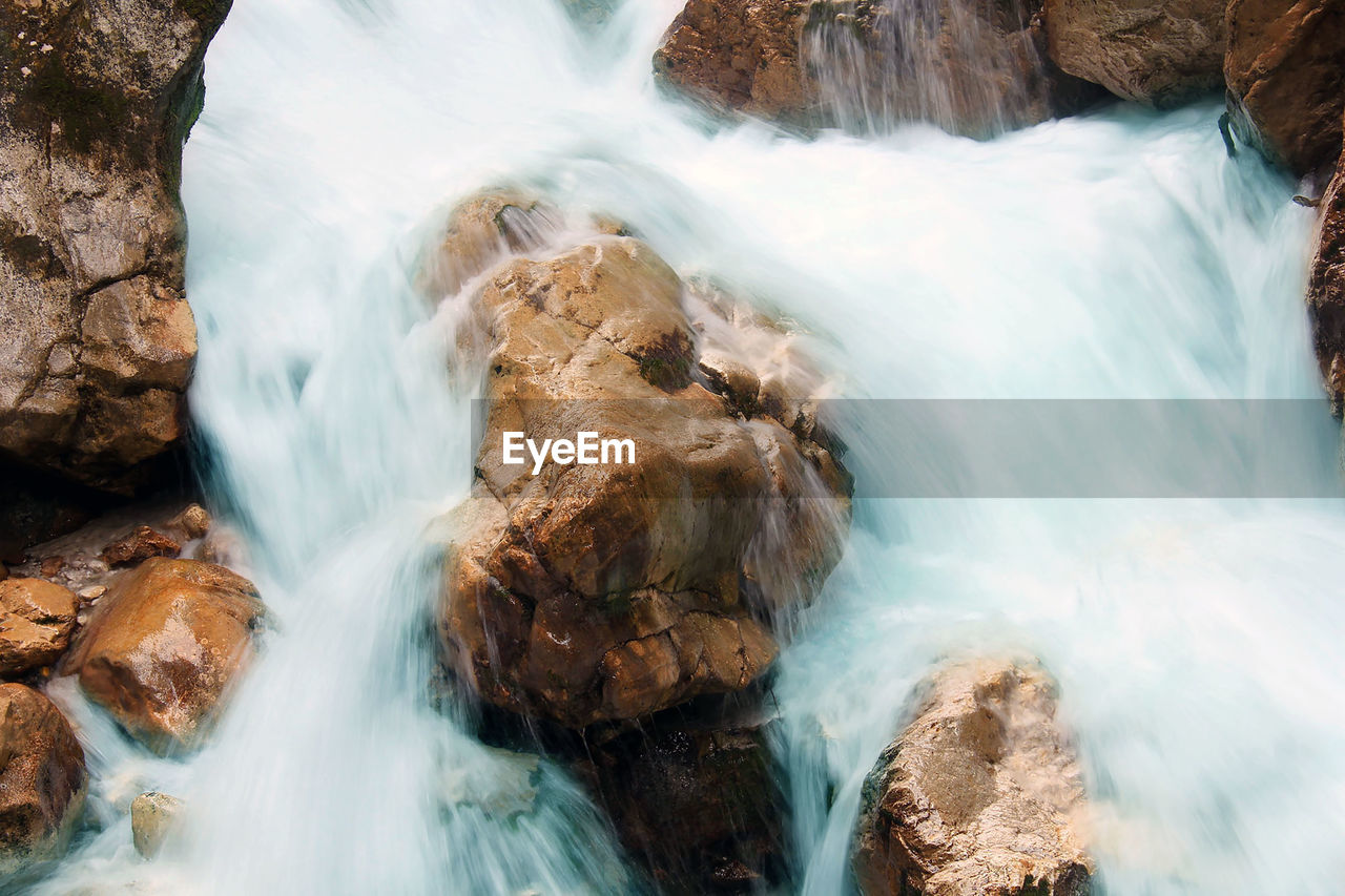 CLOSE-UP OF WATERFALL AGAINST BLURRED BACKGROUND