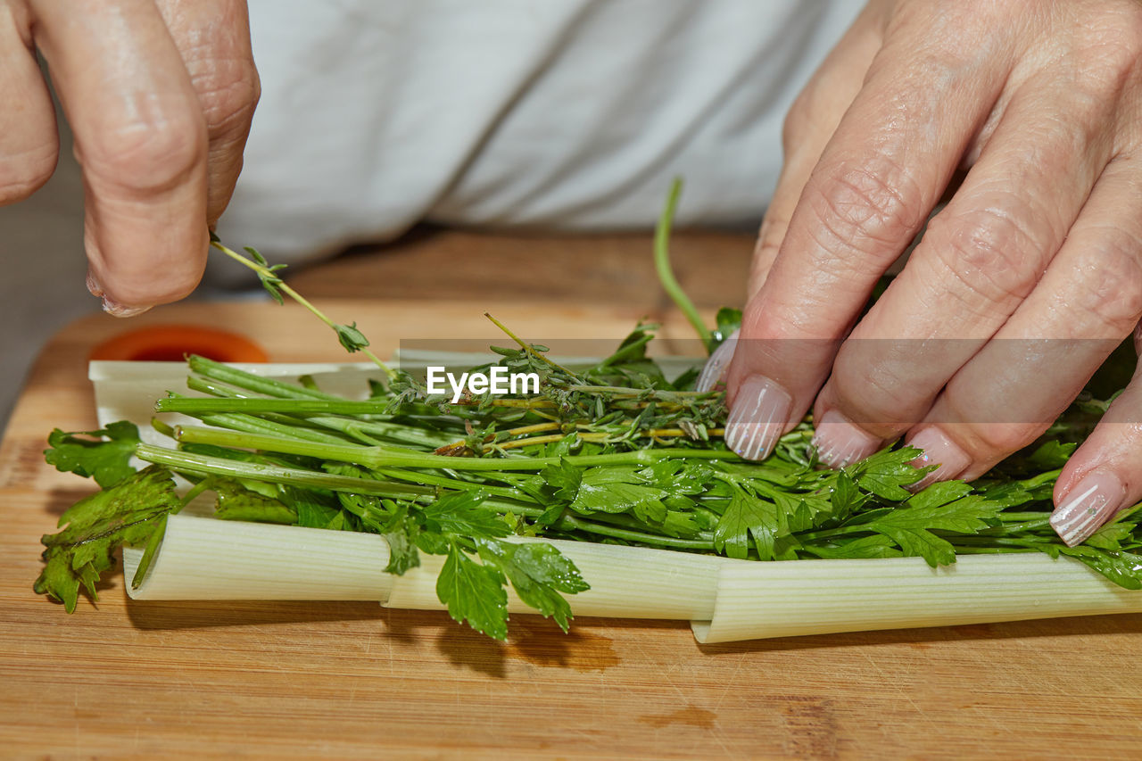 Chef prepares bouquet of herbs and herbs in the kitchen for dressing the dish