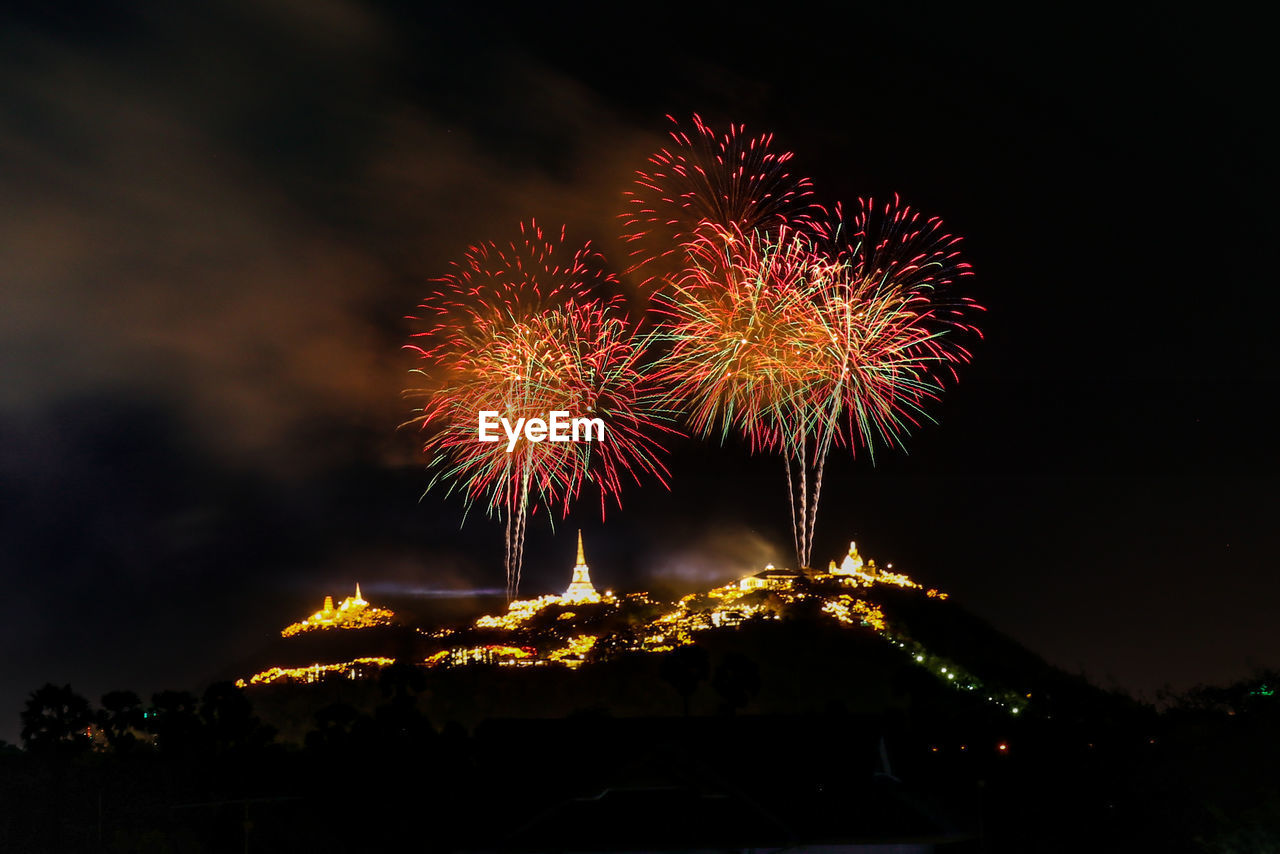 LOW ANGLE VIEW OF FIREWORK DISPLAY