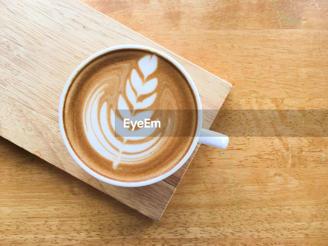 HIGH ANGLE VIEW OF CAPPUCCINO COFFEE ON TABLE