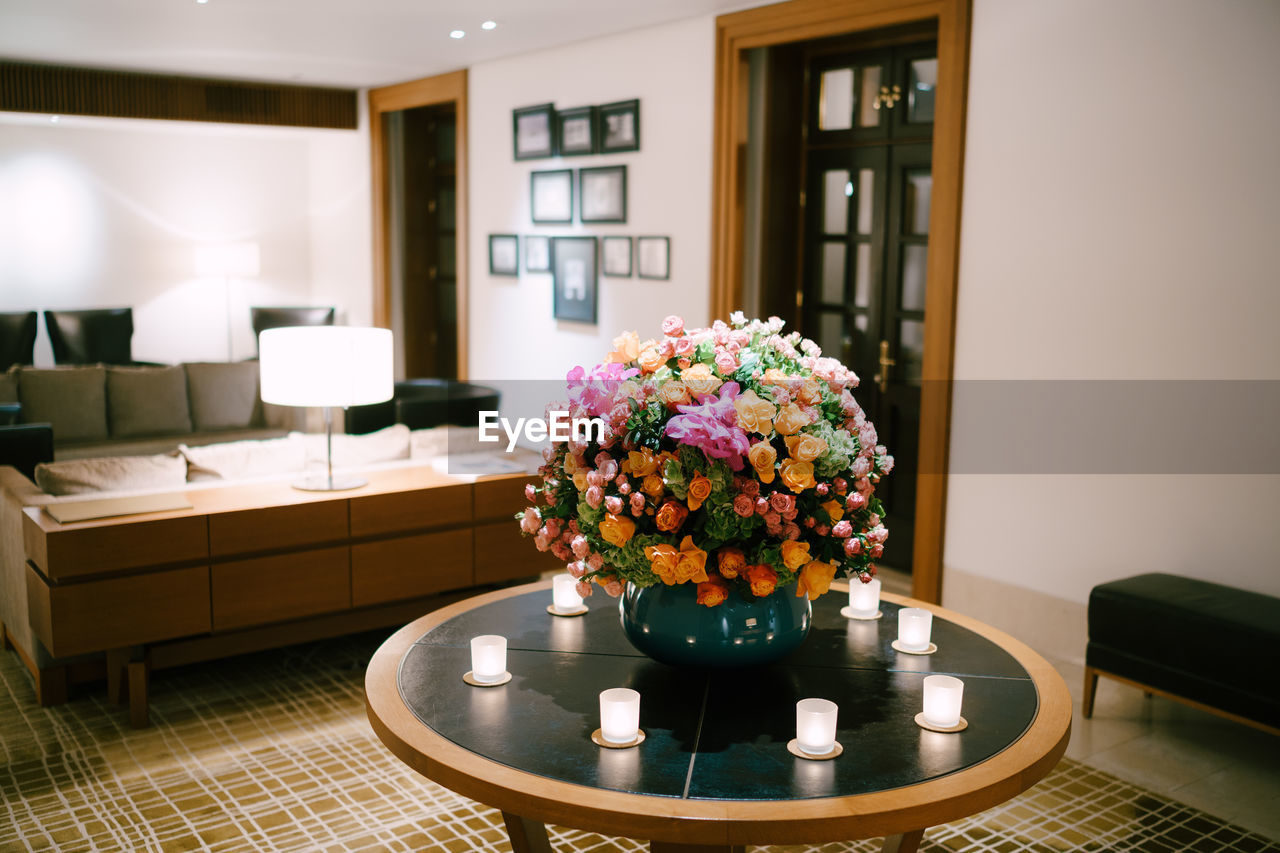 FLOWERS IN VASE ON TABLE