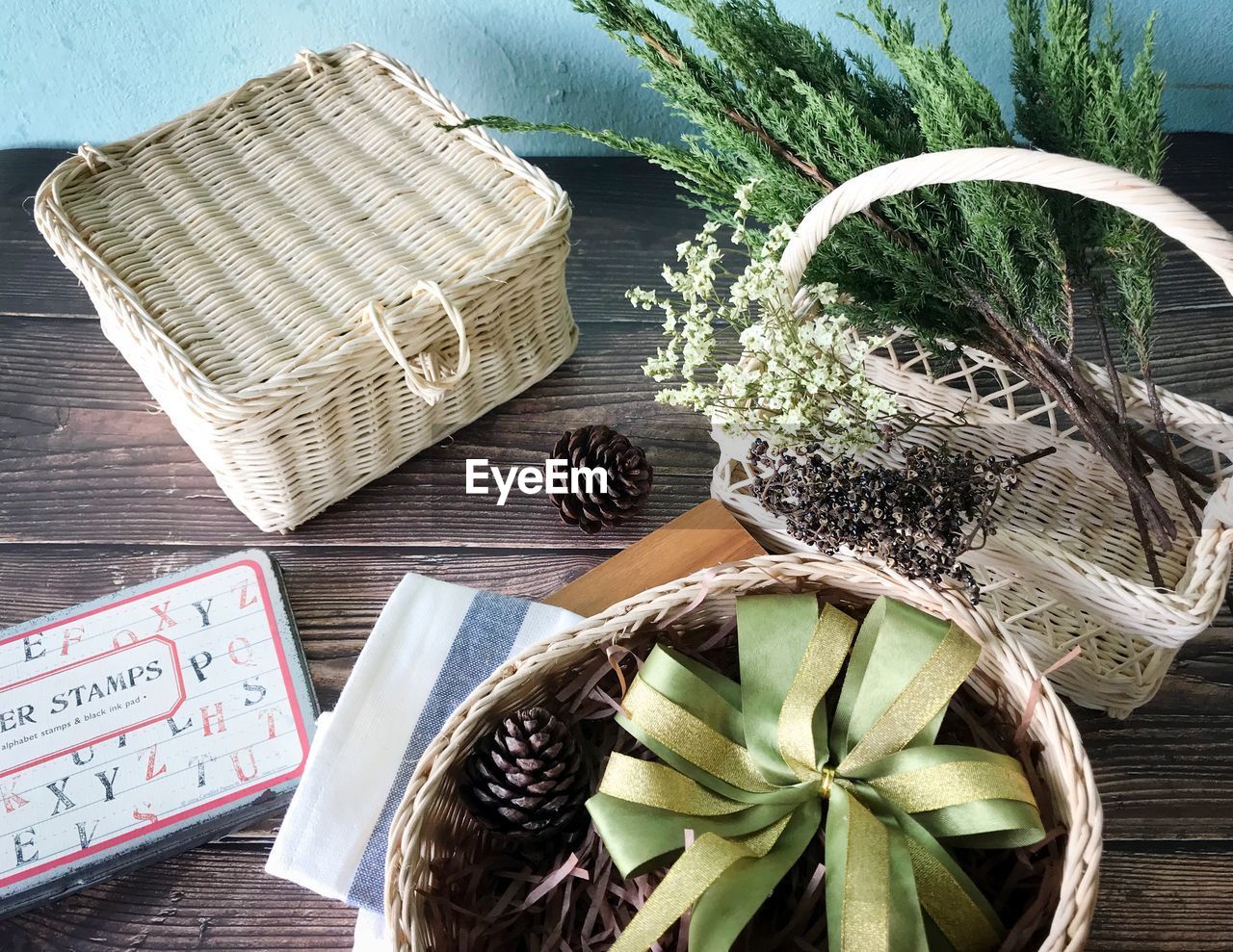HIGH ANGLE VIEW OF FOOD ON TABLE AGAINST WALL