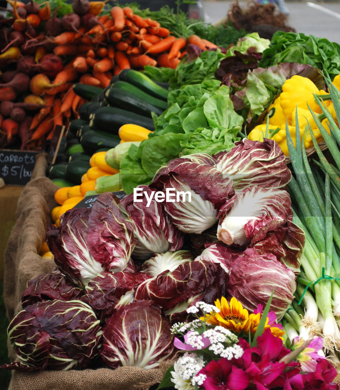 HIGH ANGLE VIEW OF VEGETABLES ON DISPLAY AT MARKET