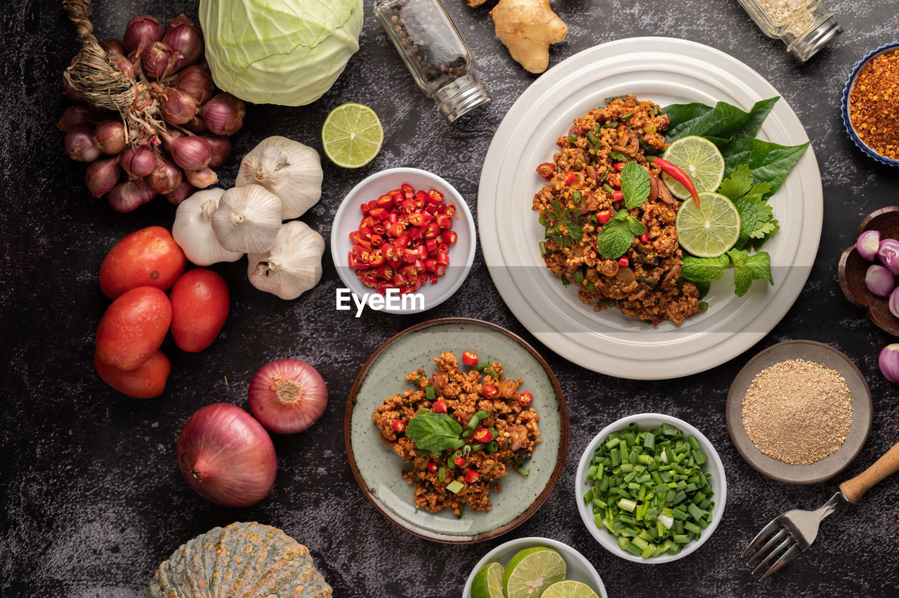 HIGH ANGLE VIEW OF VEGETABLES AND FRUITS ON TABLE