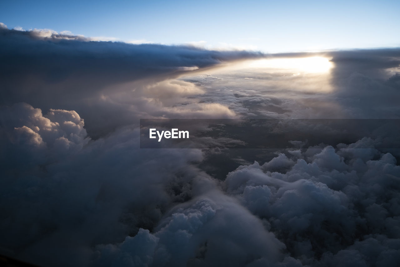 AERIAL VIEW OF CLOUDSCAPE AGAINST SKY