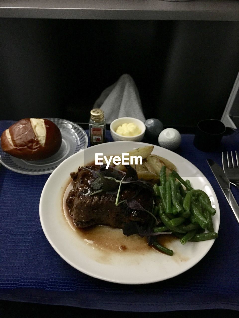 HIGH ANGLE VIEW OF FOOD SERVED IN PLATE