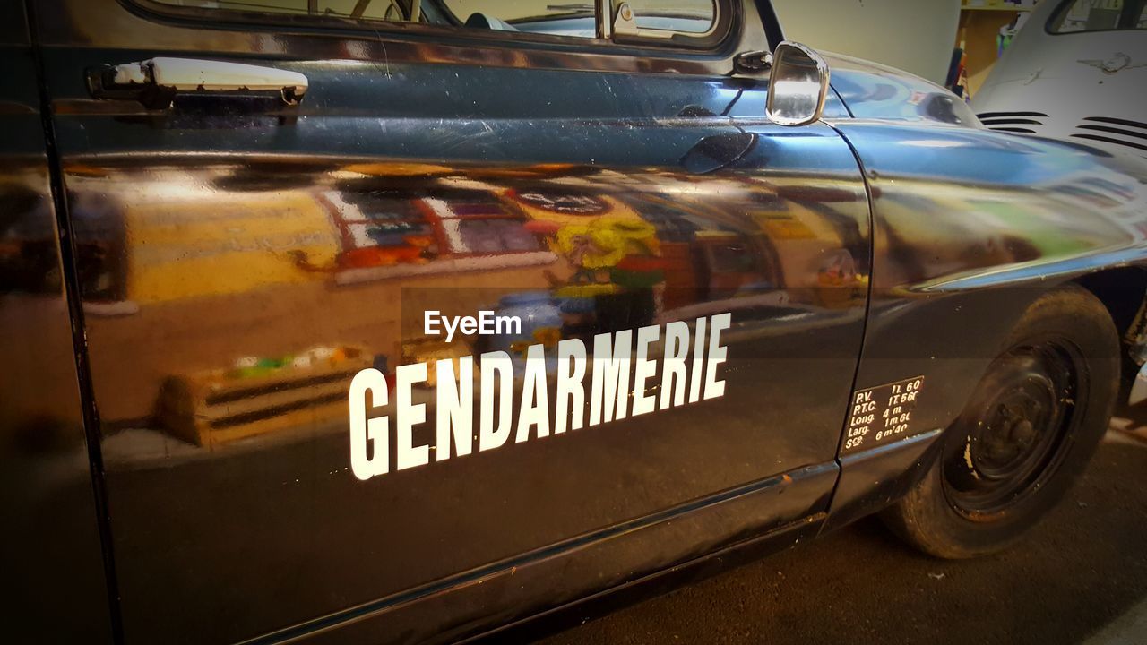 CLOSE-UP OF VINTAGE CAR ON MIRROR