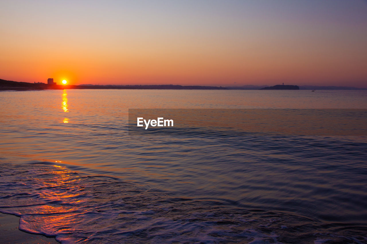 SCENIC VIEW OF SEA AGAINST ORANGE SKY