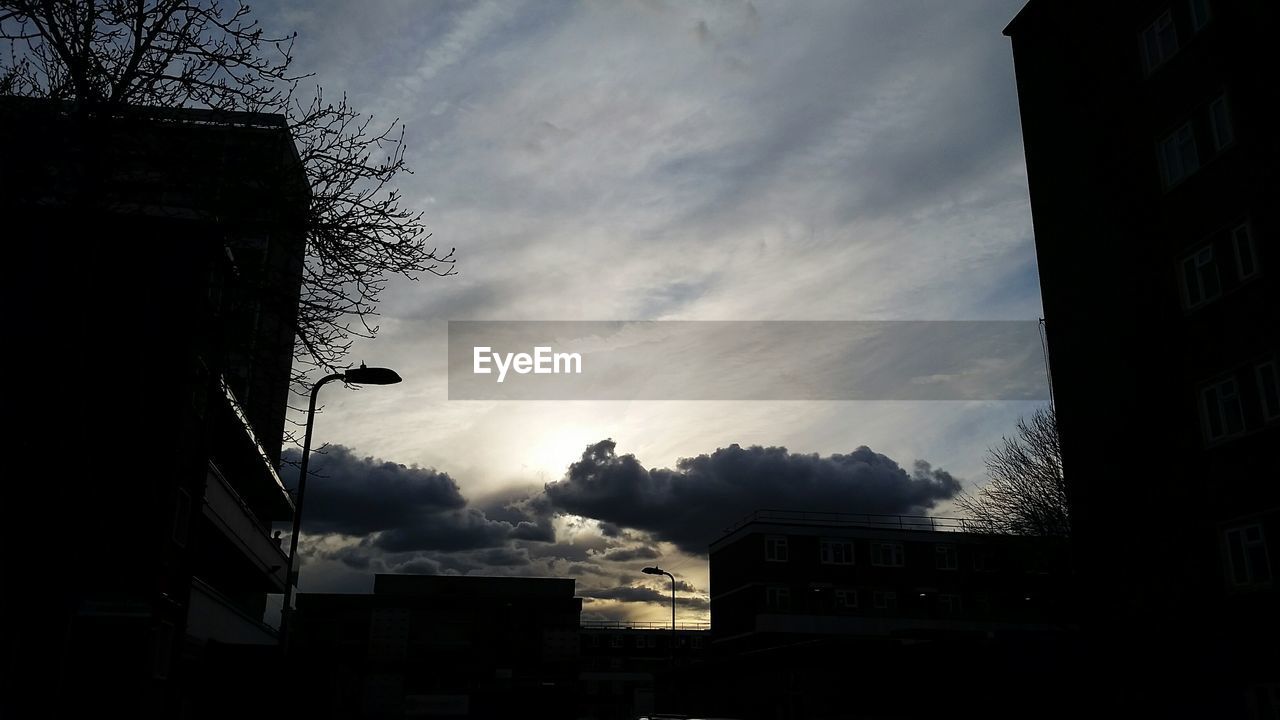 LOW ANGLE VIEW OF BUILDINGS AGAINST SKY