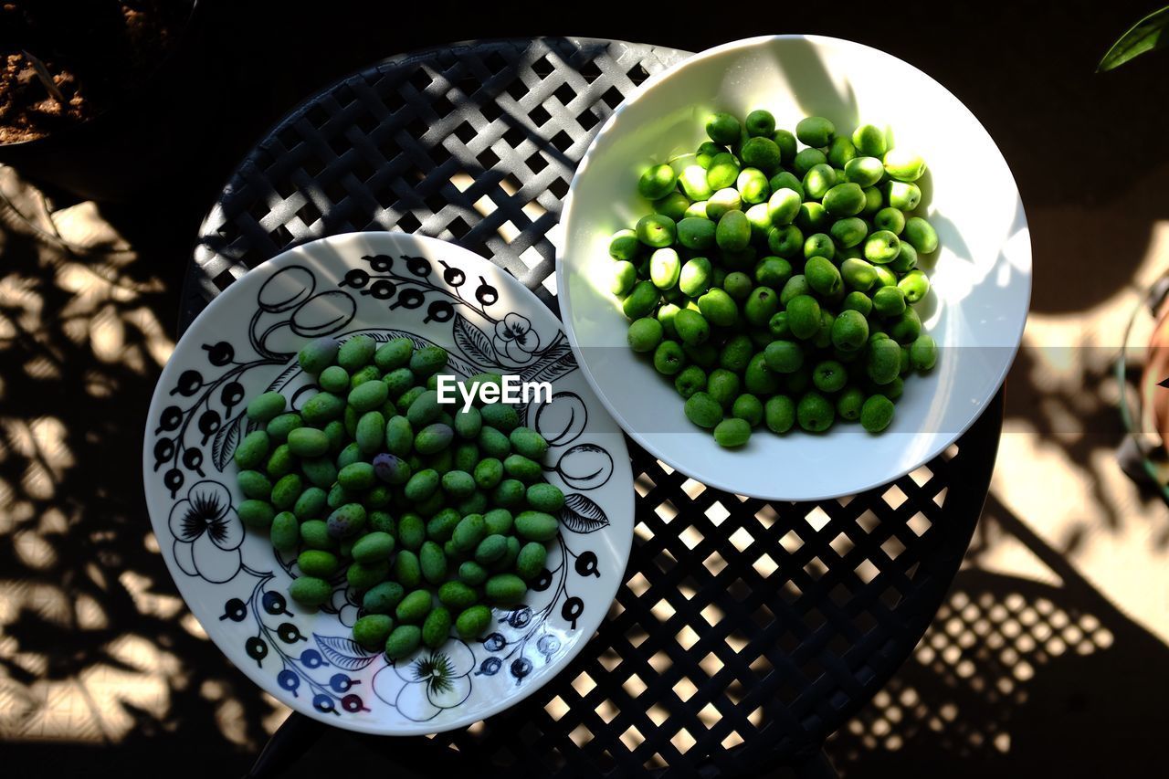 HIGH ANGLE VIEW OF SALAD IN BOWL