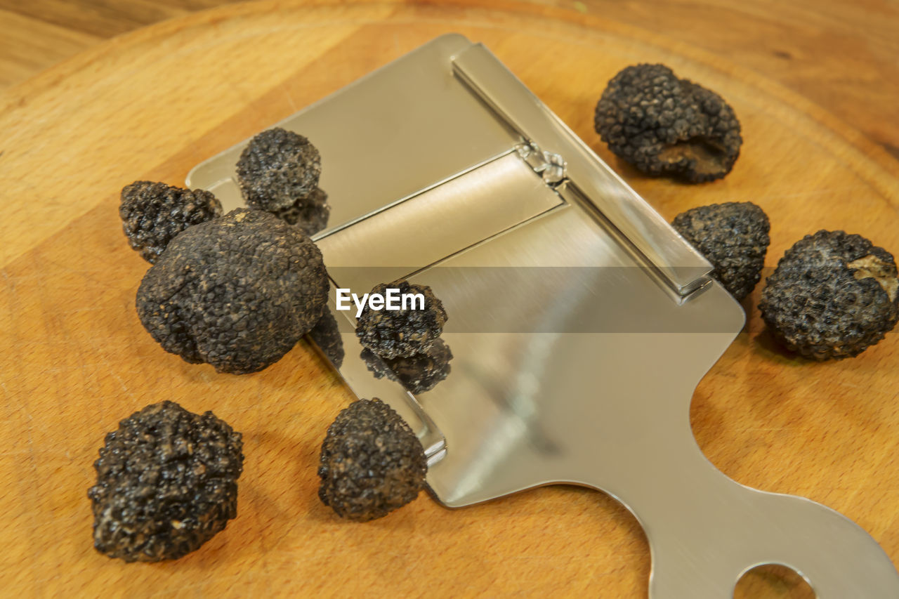 HIGH ANGLE VIEW OF BREAD ON WOODEN TABLE