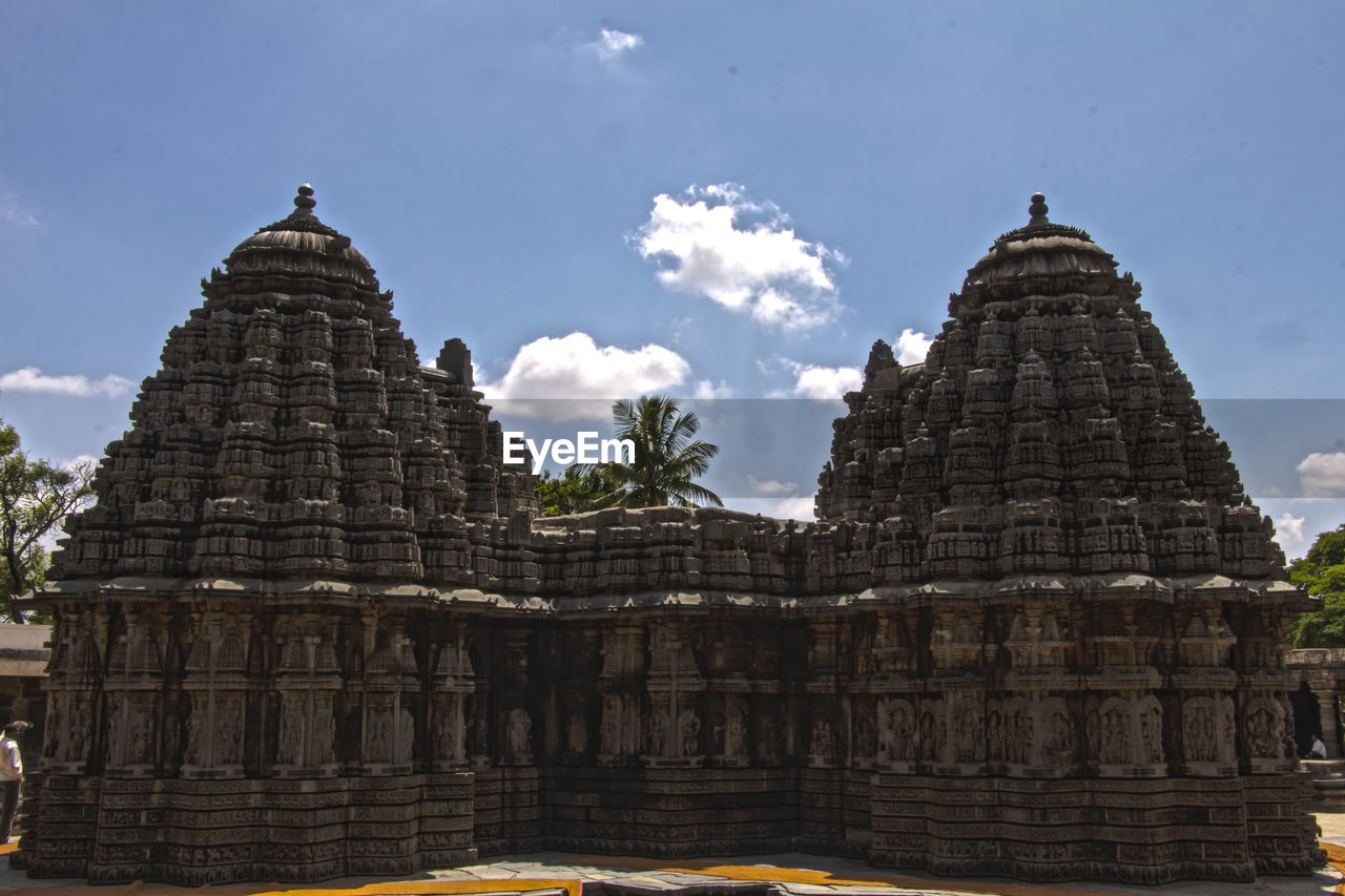 LOW ANGLE VIEW OF TEMPLE AGAINST SKY