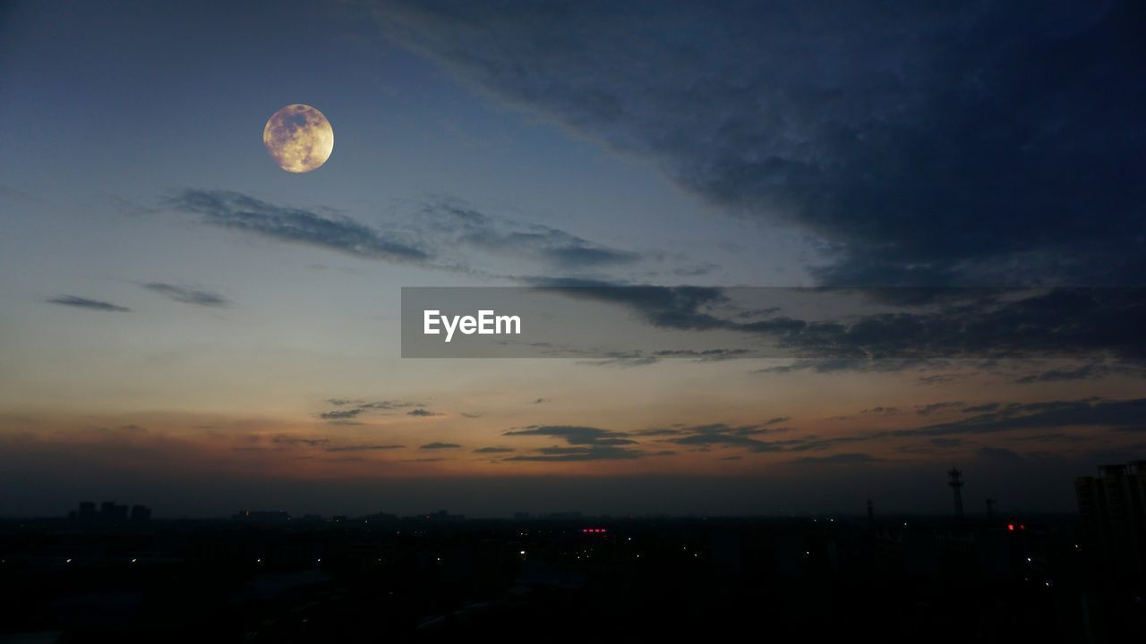 LOW ANGLE VIEW OF MOON IN SKY AT NIGHT